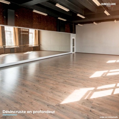 Mise en situation du nettoyant lisabril sur parquet maison vide