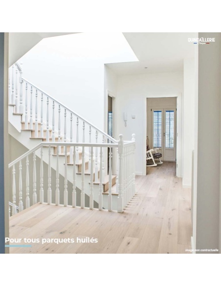 Mise en situation sur parquet huilé du produit savon incolore naturel biosourcé 5L Blanchon