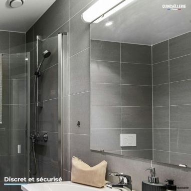 Image illustrative miroir accroché avec Pattes à glace en métal